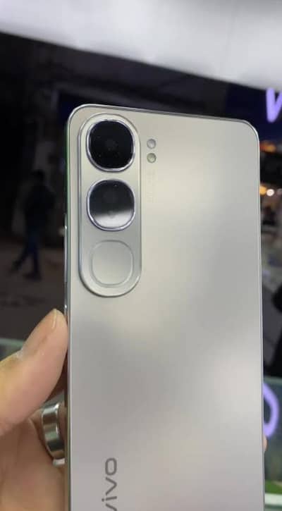 Vivo Y200 8GB RAM 256GB Storage | 10/10 Condition | Box & Charger
