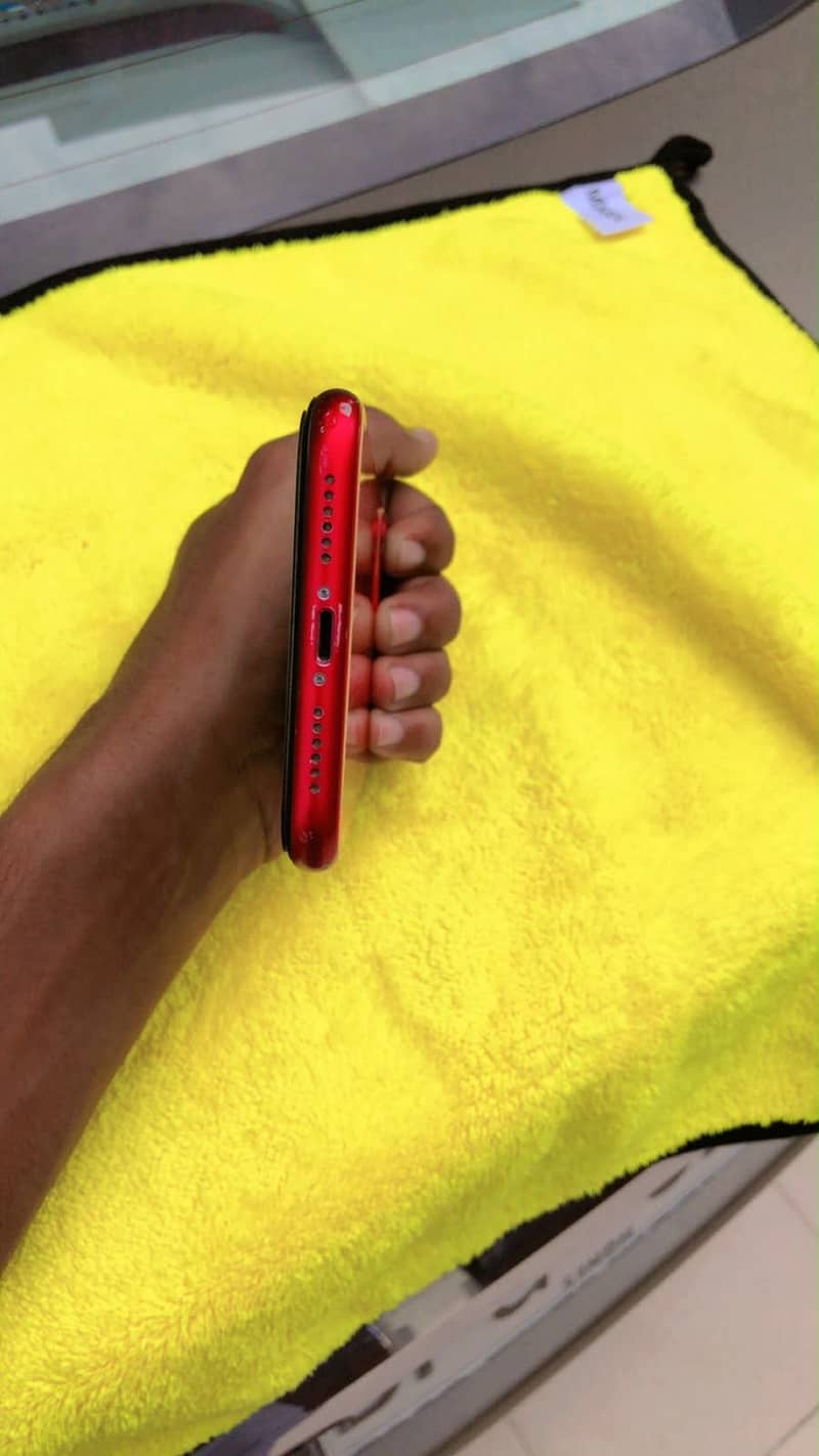 Apple iPhone 11 4