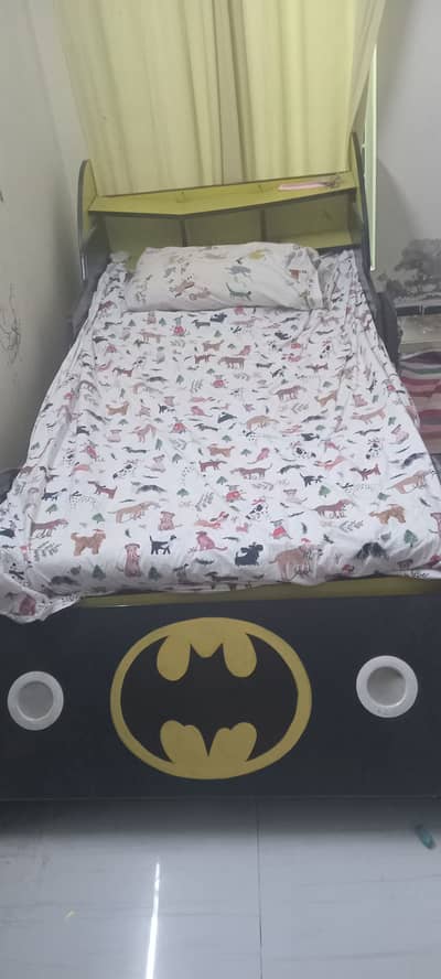 Kids car bed with pull out bed for sale with 1 mattress