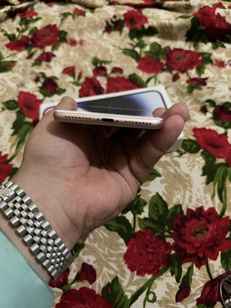 Apple iPhone 7 Plus 6