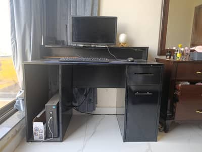 Computer Table Black color 8/10 condition