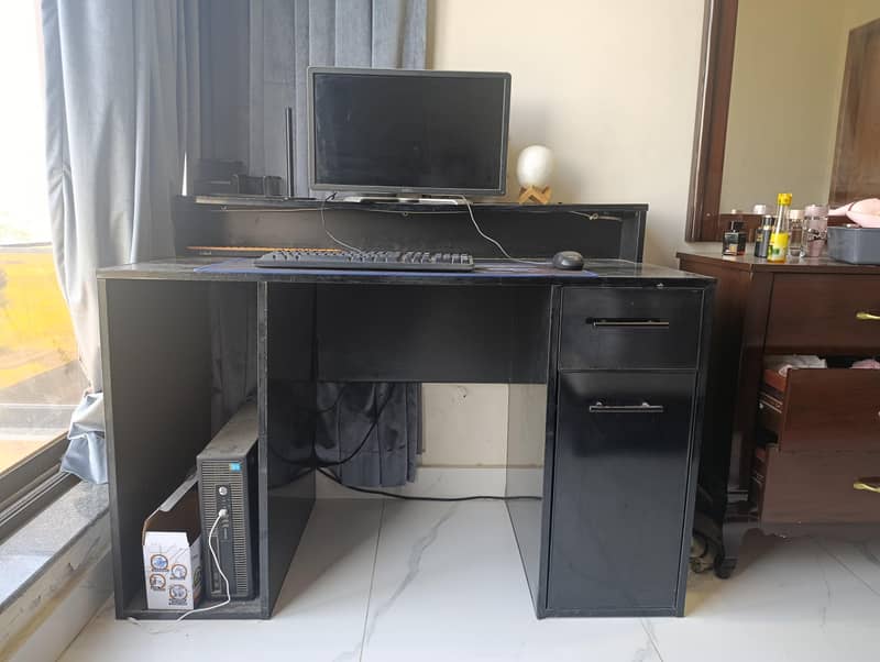 Computer Table Black color 8/10 condition 0