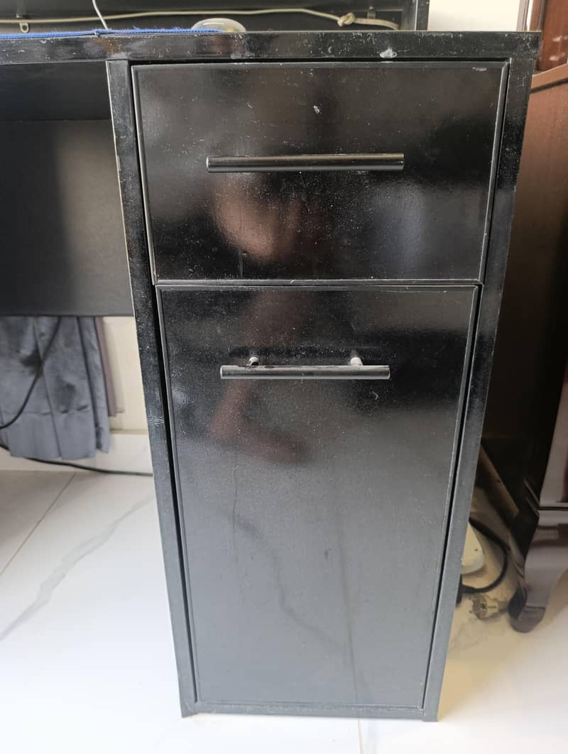 Computer Table Black color 8/10 condition 3