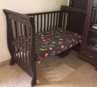ZUBAIDAS CRIB