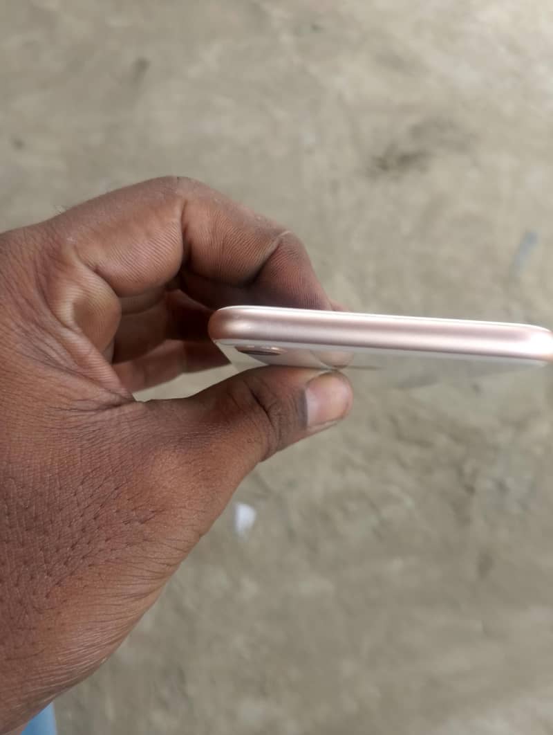 Apple iPhone 8 4