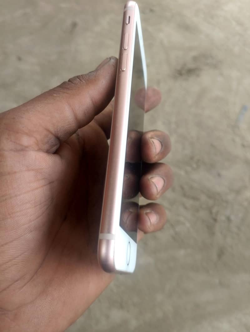 Apple iPhone 8 5