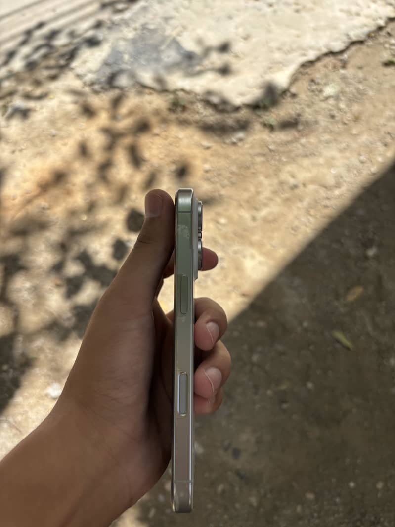 iPhone 16 Pro 1