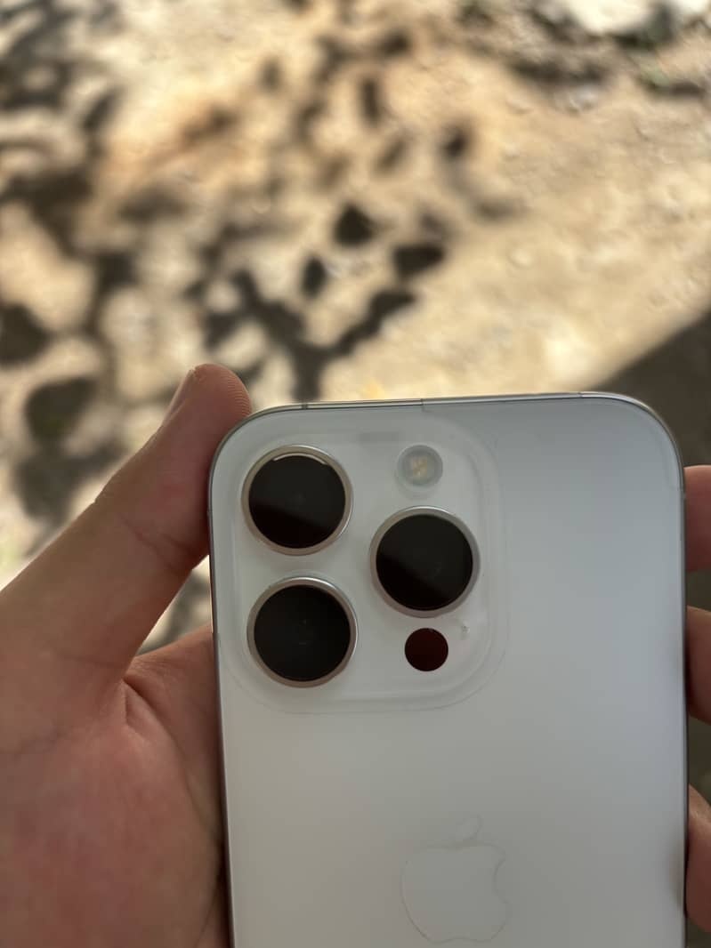 iPhone 16 Pro 3
