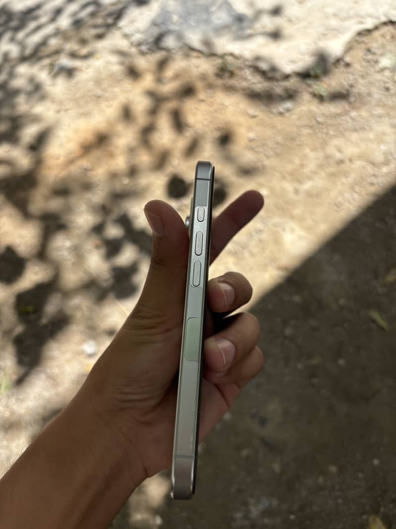 iPhone 16 Pro 6