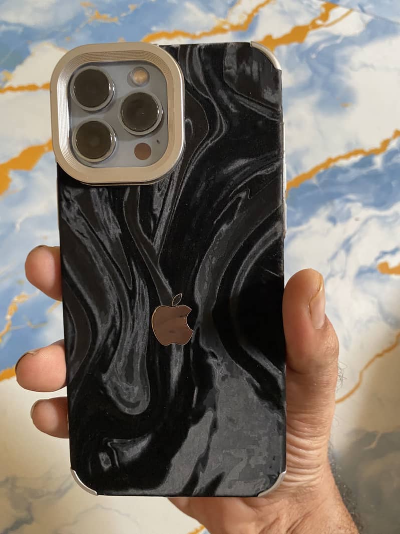 Apple iPhone 13 Pro Max 1