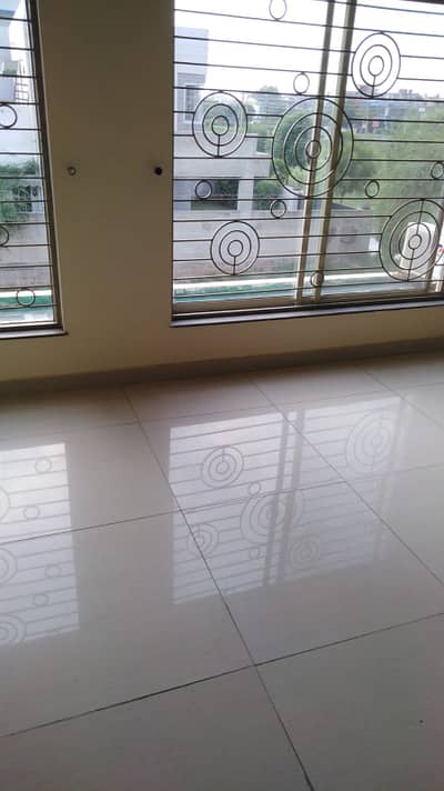 1 KANAL BEAUTIFUL UPPER PORTION FOR RENT IN VALENCIA TOWN LAHORE.