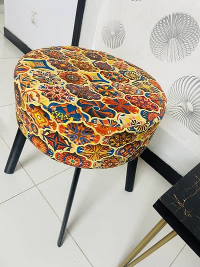 2 puffies with center table