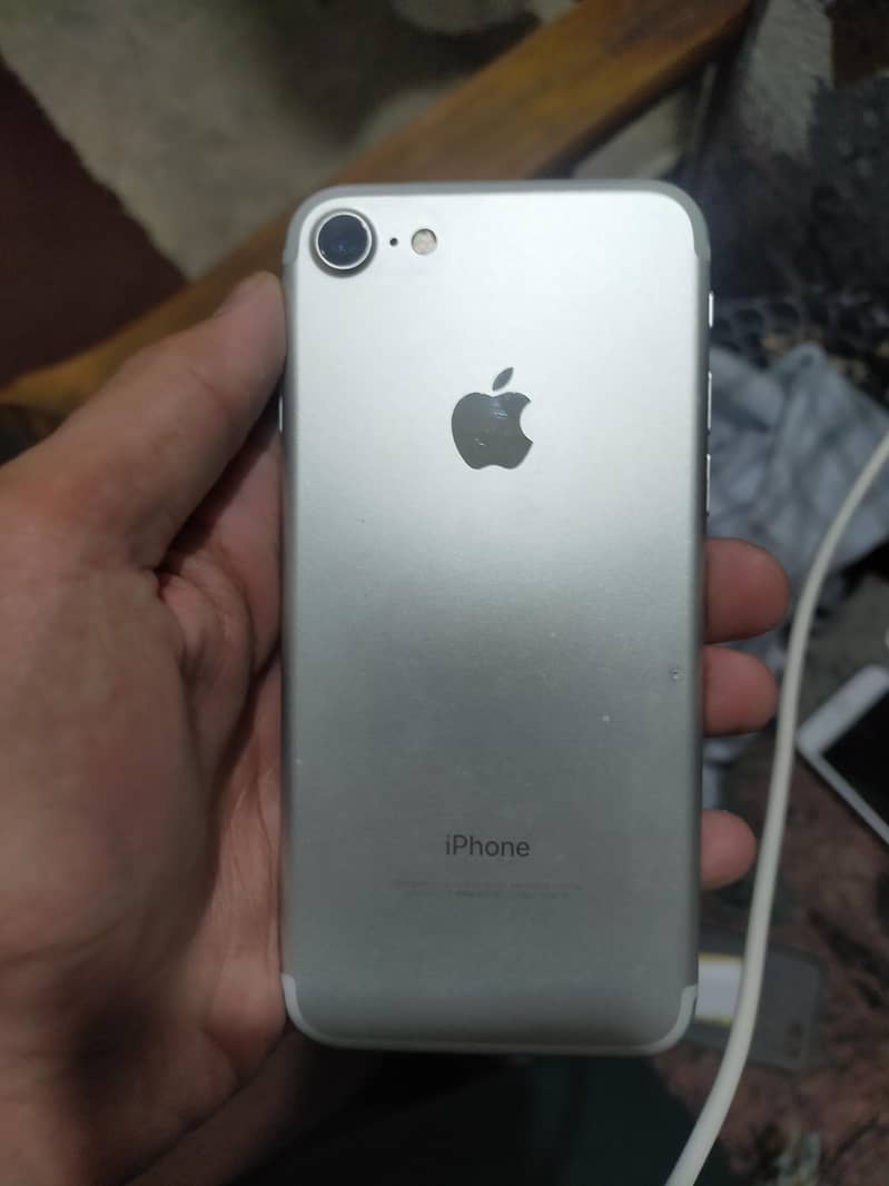 Apple iPhone 7 1