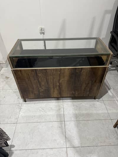 Showcase counter for shop