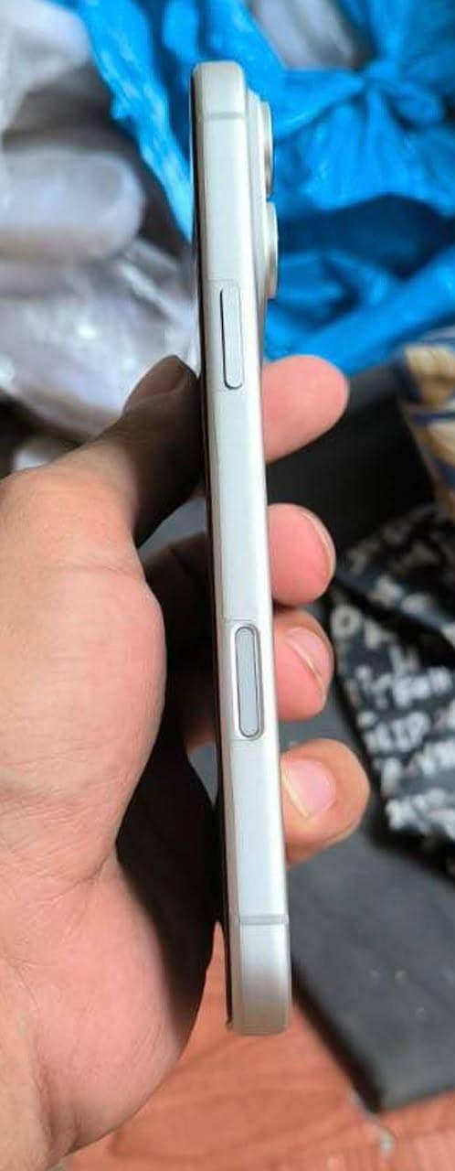 Apple iPhone 17 Pro Max 3