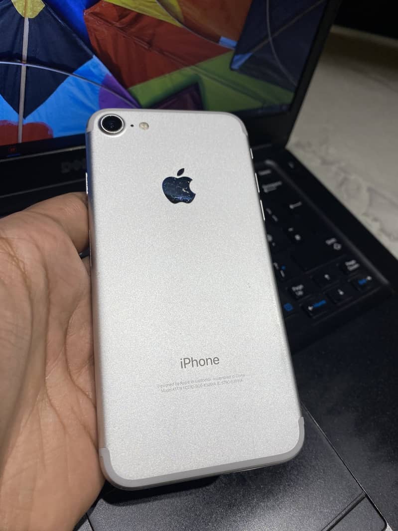 Apple iPhone 7 3