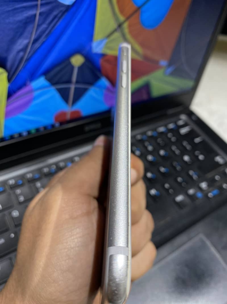 Apple iPhone 7 4