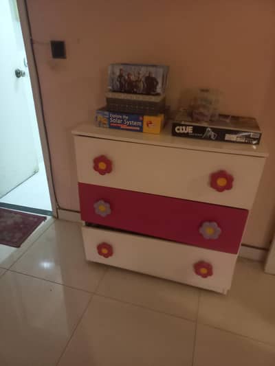 Kids / Girls Furniture ( Almost New )