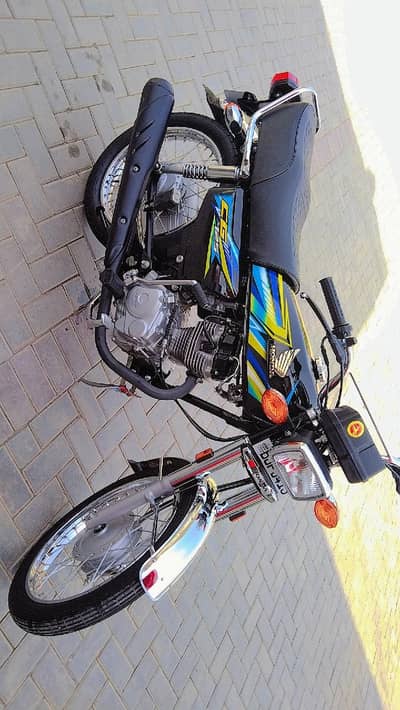 Honda 125 black colour