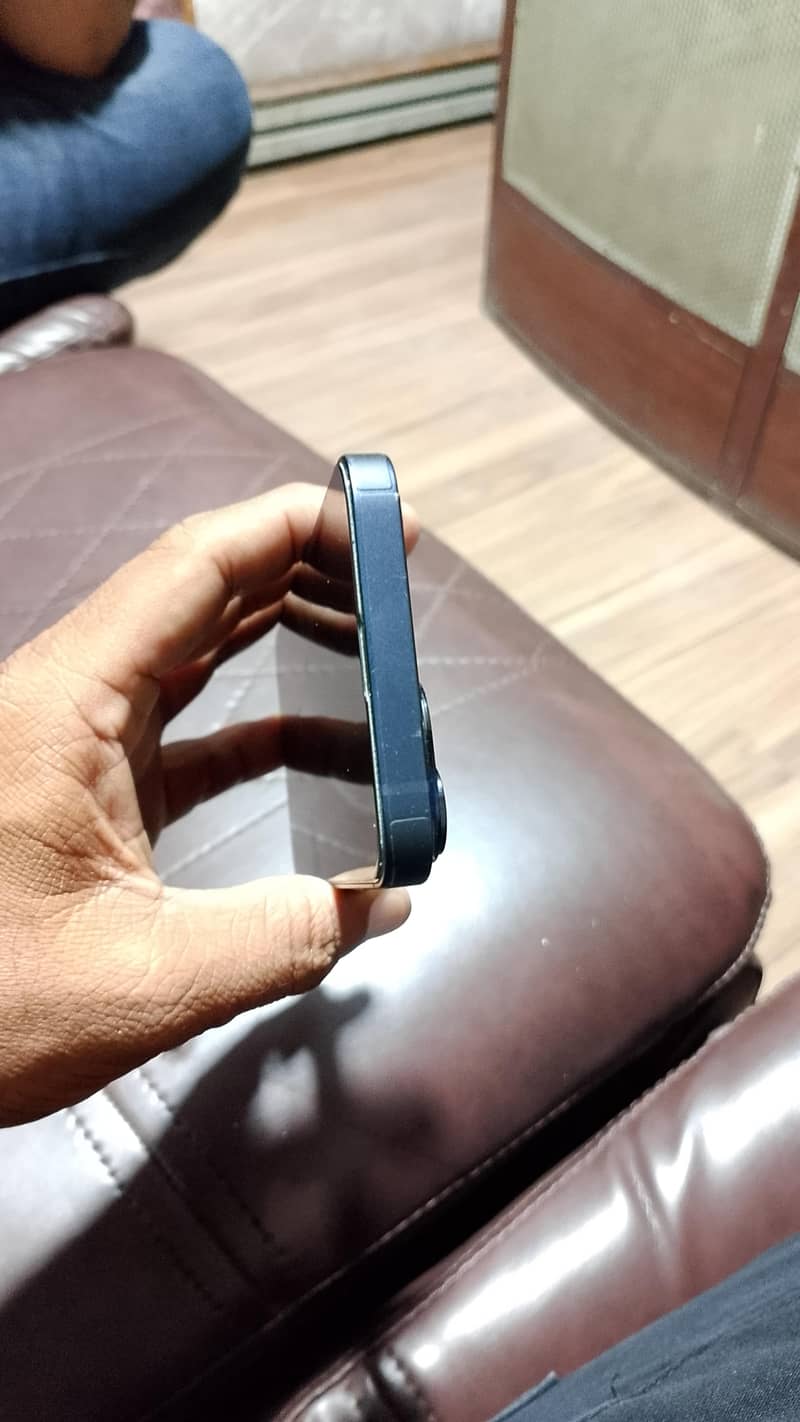 Apple iPhone 14 3