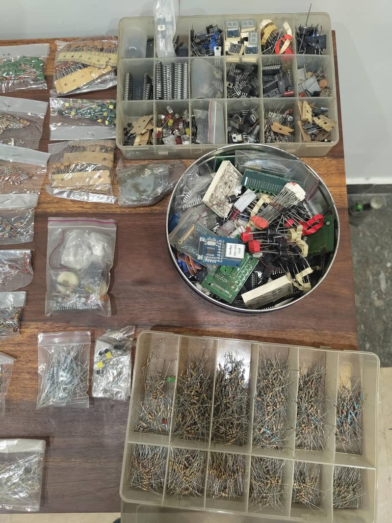 Electronic components lot 1