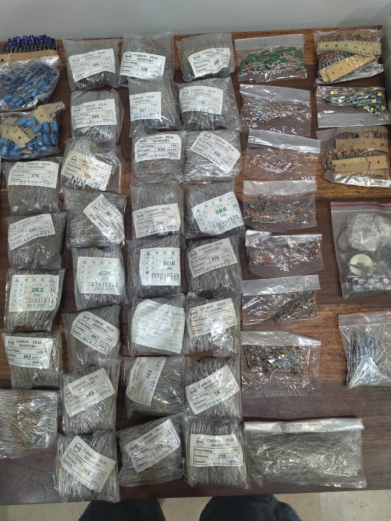 Electronic components lot 2