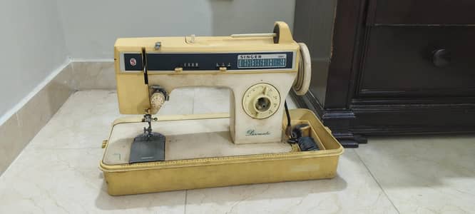 Sewing machine with embroidery disc machine