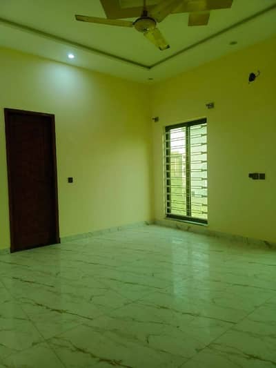 10 Marla Second Floor Available For Rent