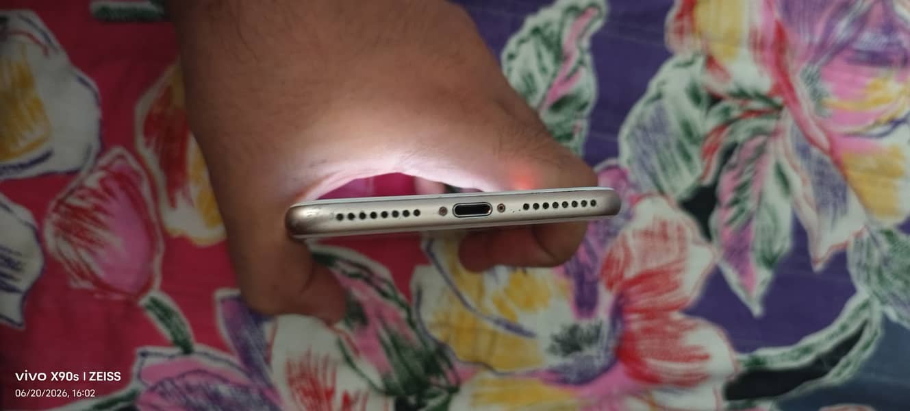 Apple iPhone 8 Plus 1