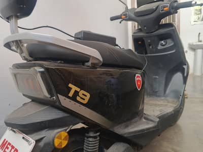 Metro T9 electric scooter