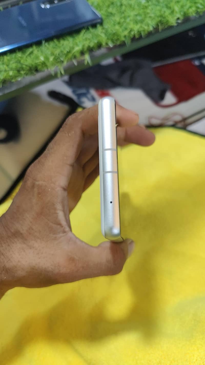 Google Pixel 7a 5