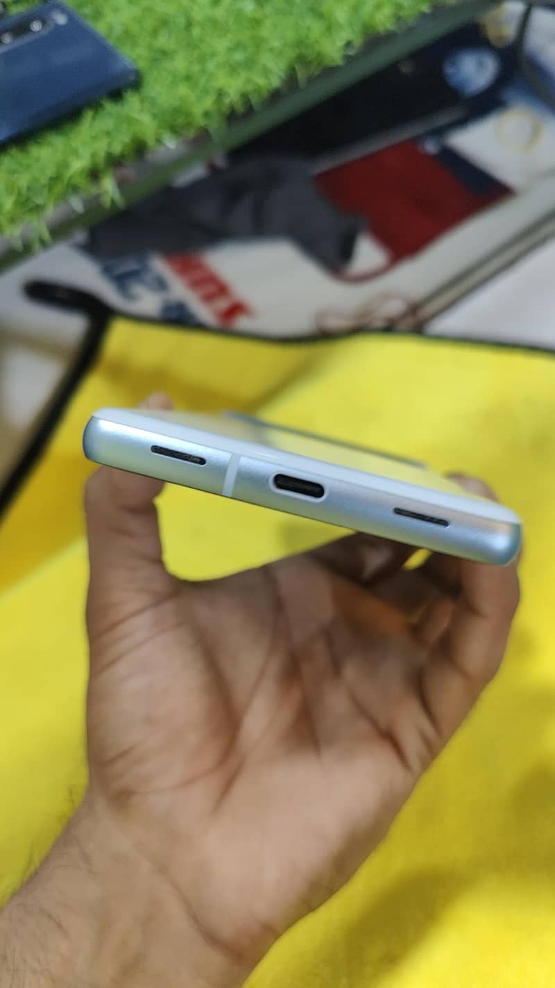 Google Pixel 7a 12