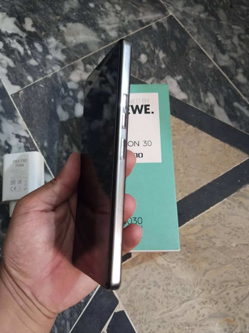Tecno camon 30 4