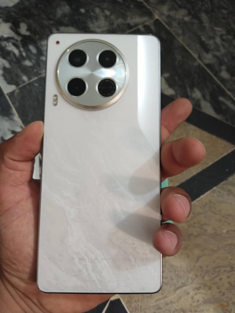 Tecno camon 30 5