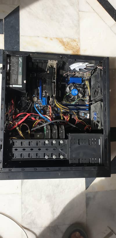 Intel i7 | NVIDIA GeForce GTX 970 | 16 GB | 500+500 GB