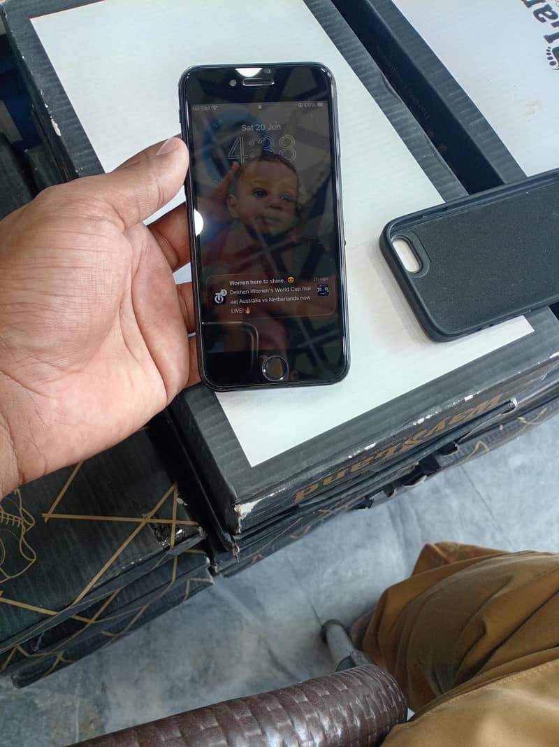 Apple iPhone SE 2020 5