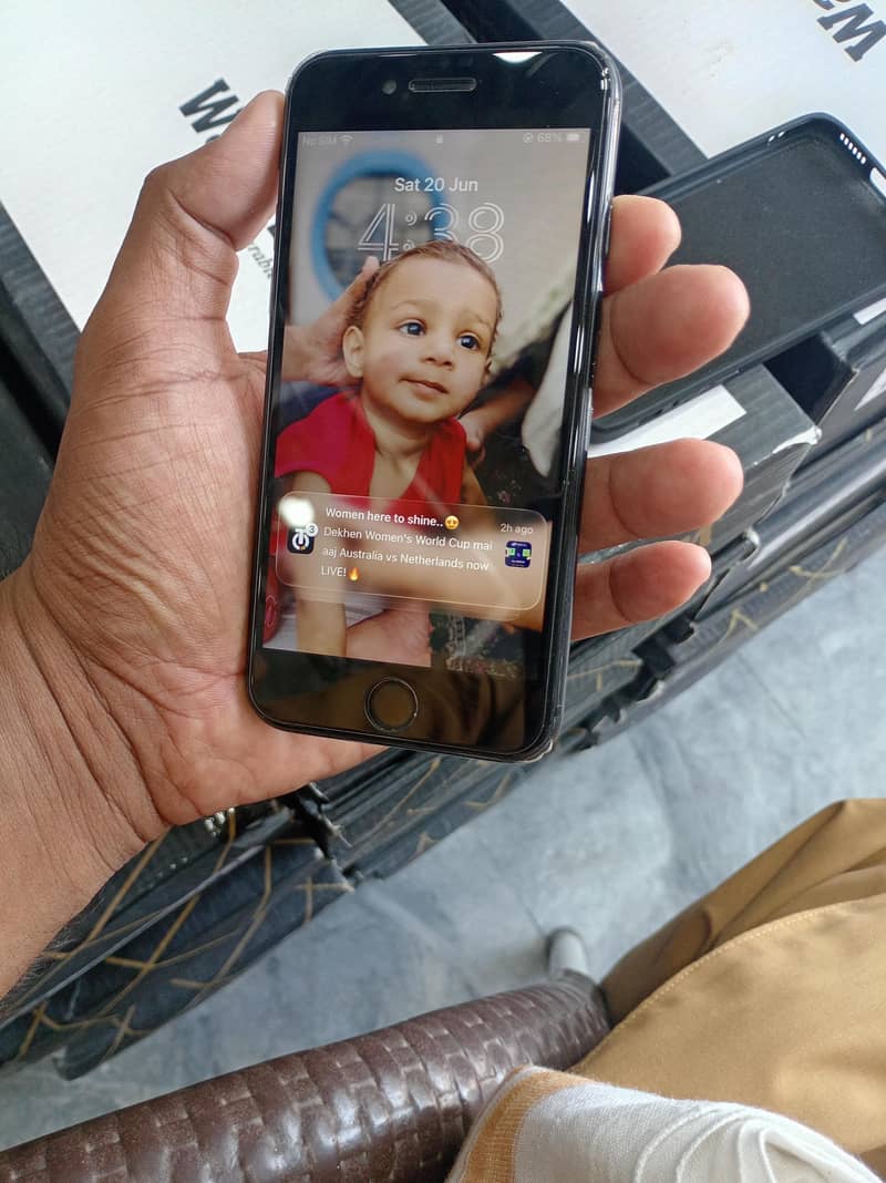 Apple iPhone SE 2020 6