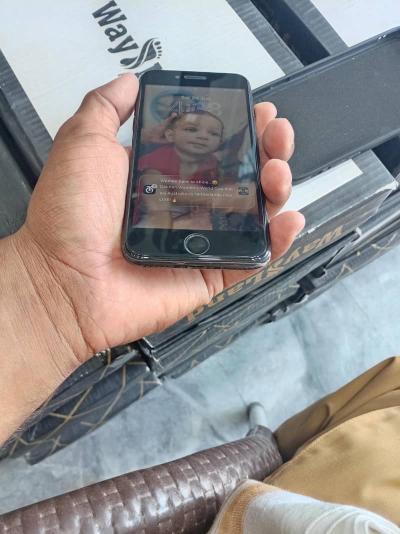 Apple iPhone SE 2020 8