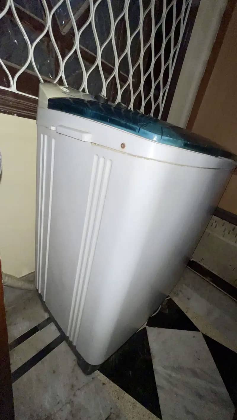 Dawlance washing Machine (semi automatic) 2