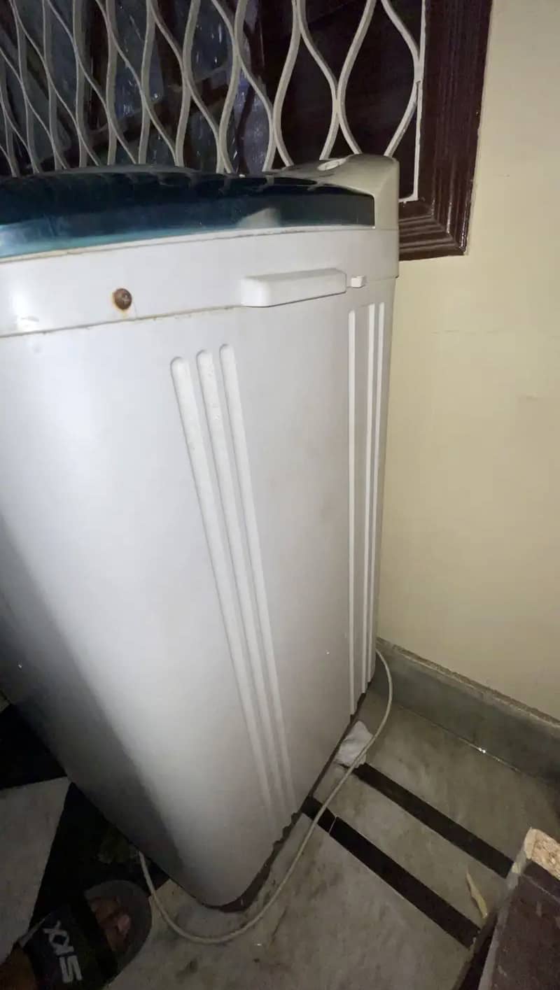 Dawlance washing Machine (semi automatic) 5