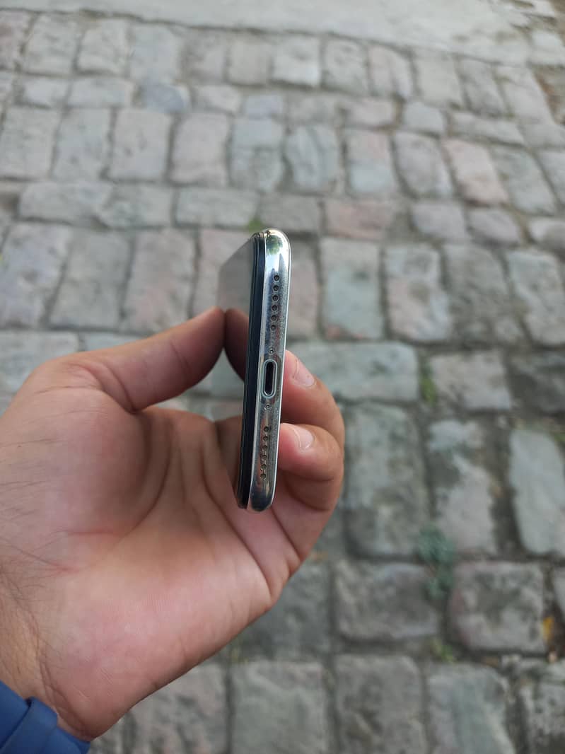 Apple iPhone X 3