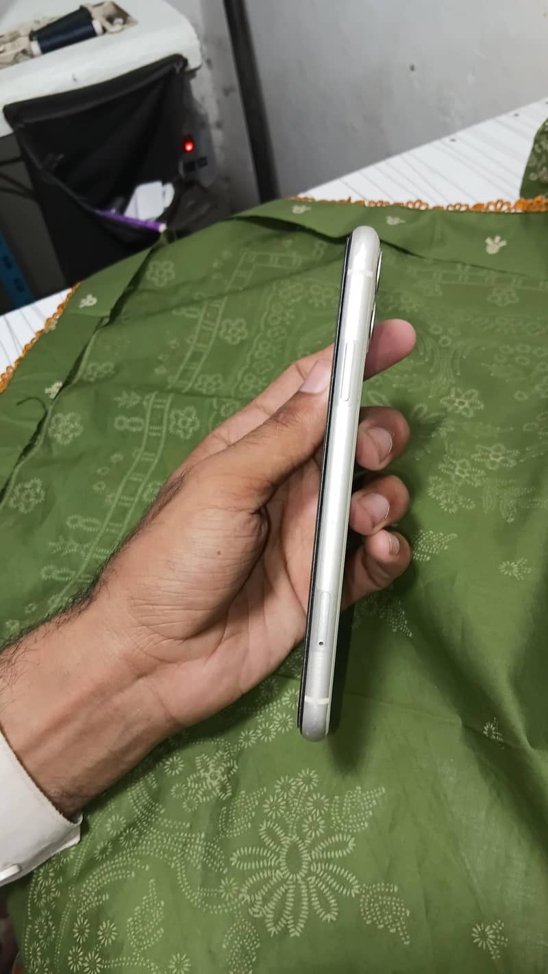 Apple iPhone 11 5