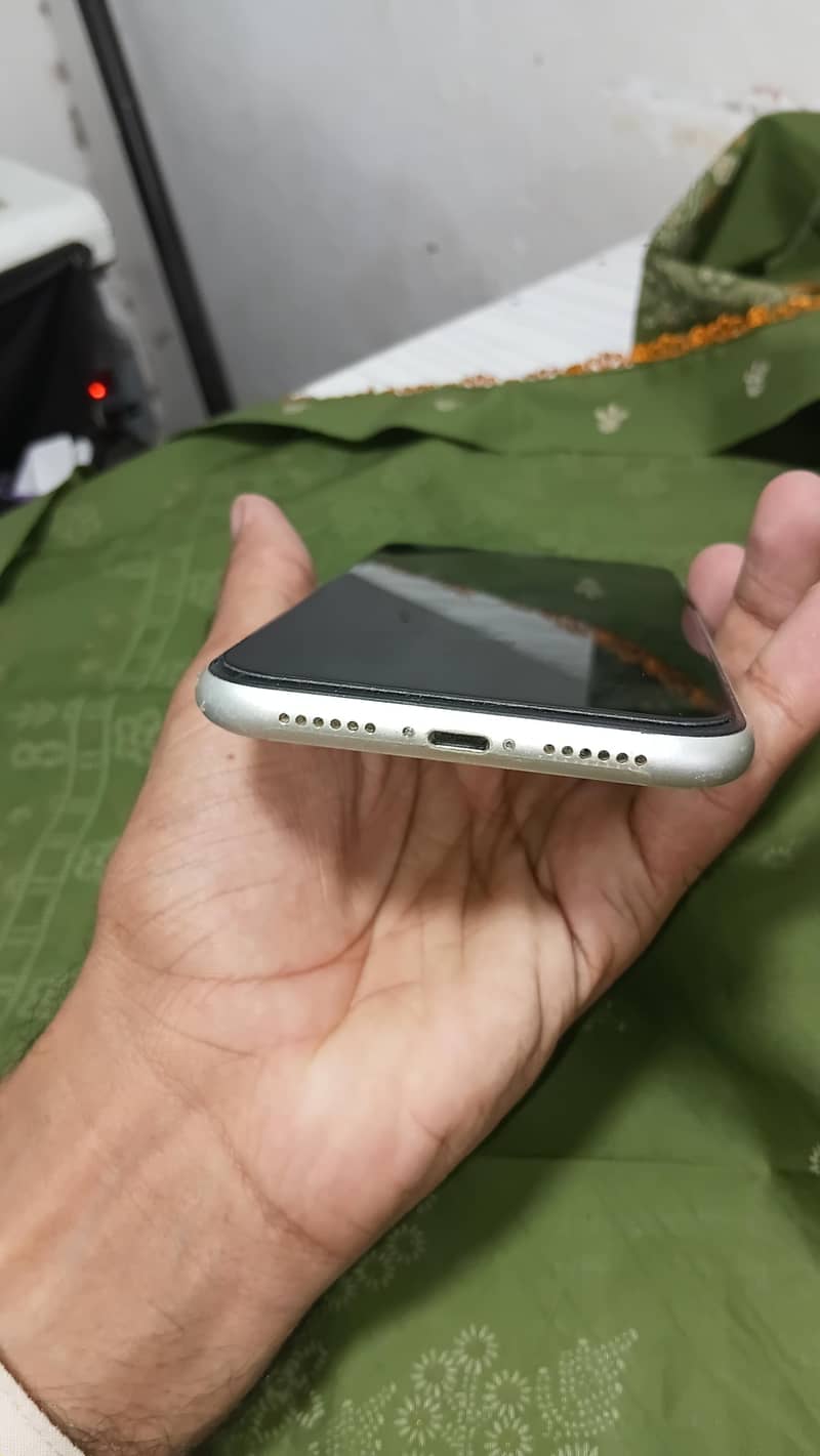 Apple iPhone 11 6