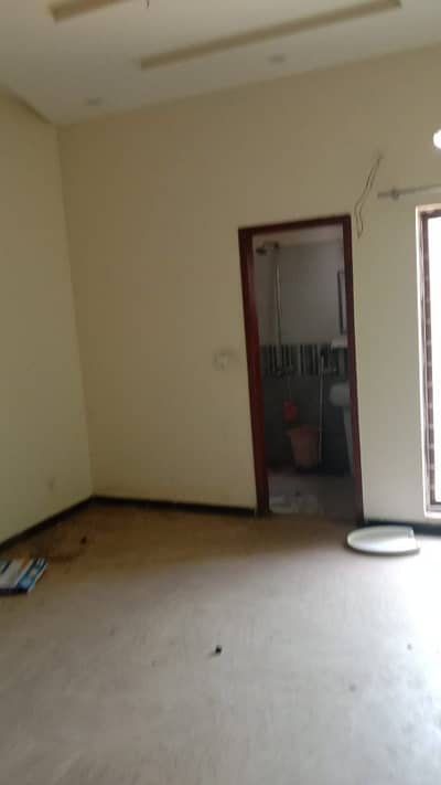 5 MARLA LOWER PORTION FOR RENT WITH GAS