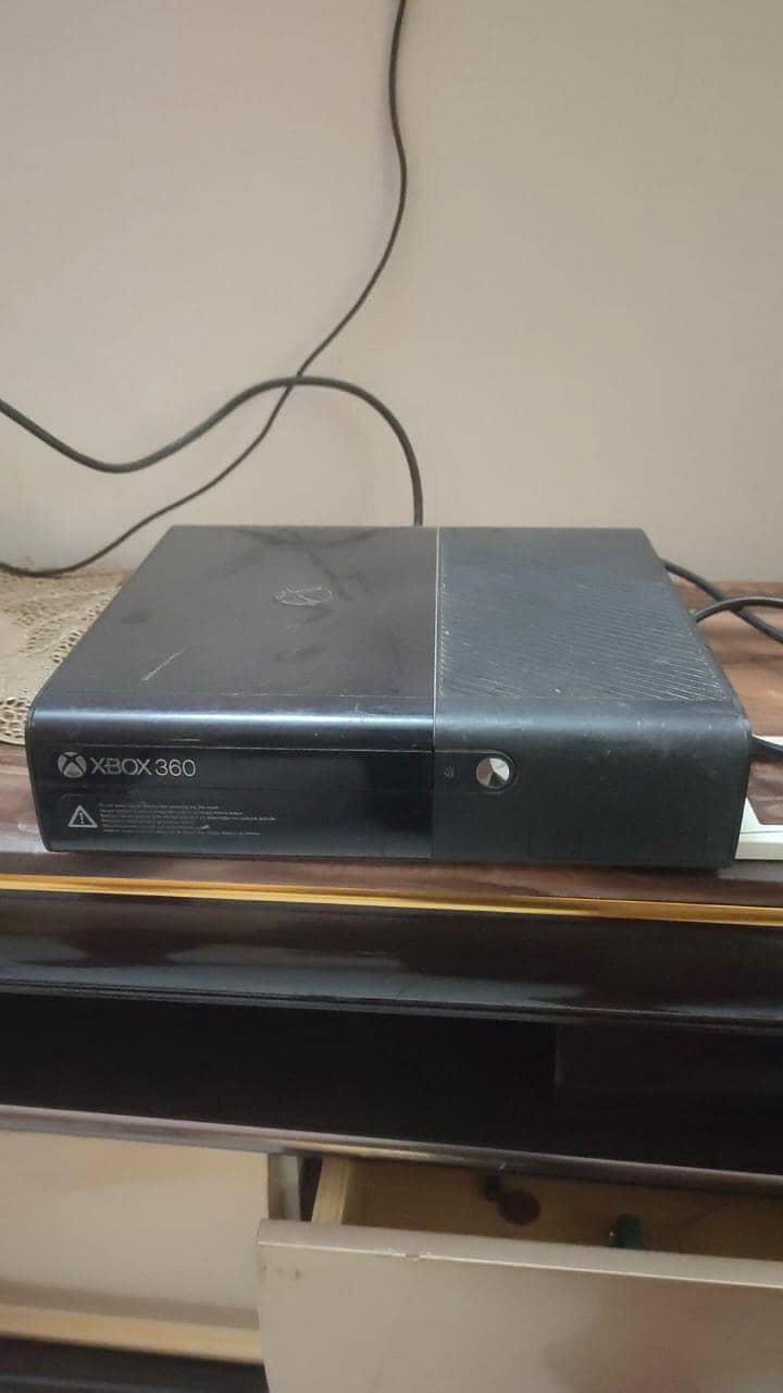 Xbox 360 E Consule complete 0