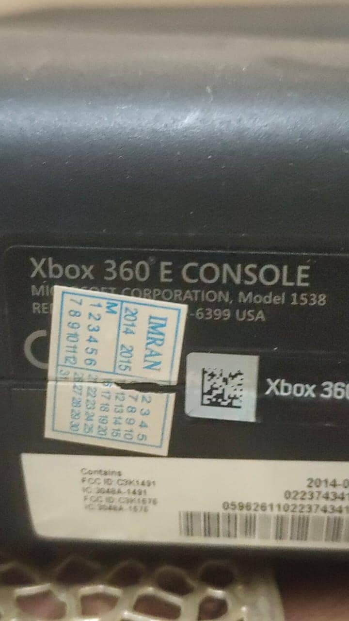 Xbox 360 E Consule complete 4