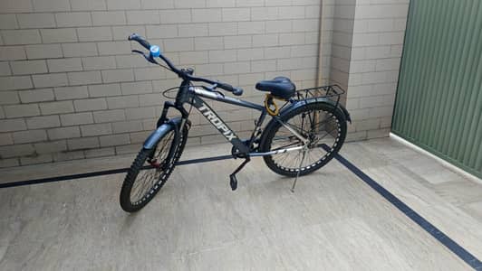 Tropix 26 inch Mountain/road bicycle in excellent condition.