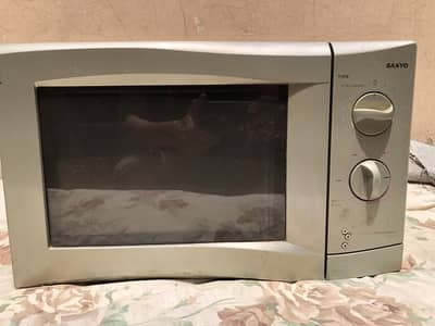Medium size oven available for sell all oka