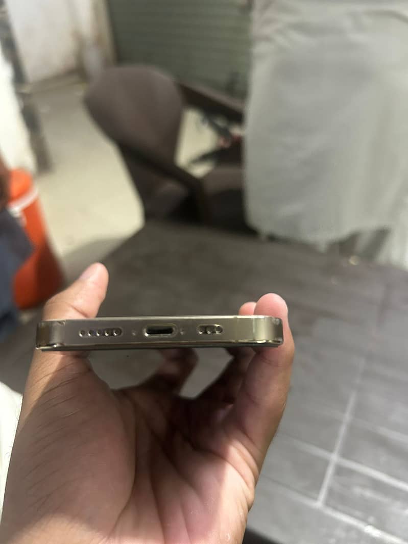Apple iPhone 13 Pro 2