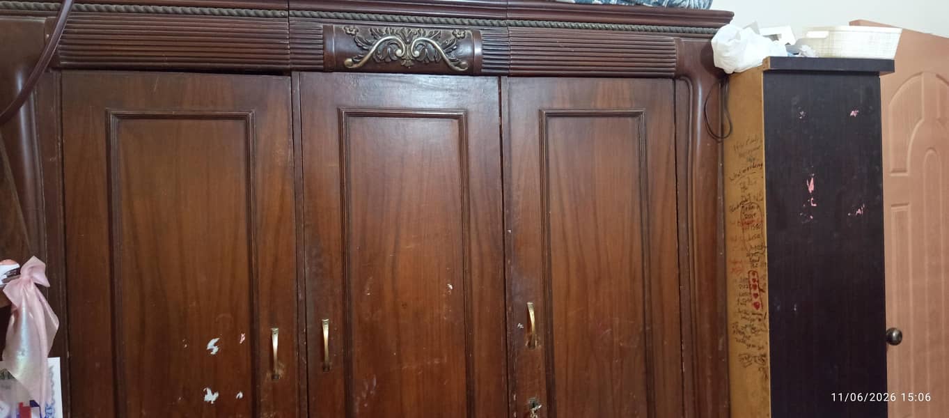 wardrobe 0
